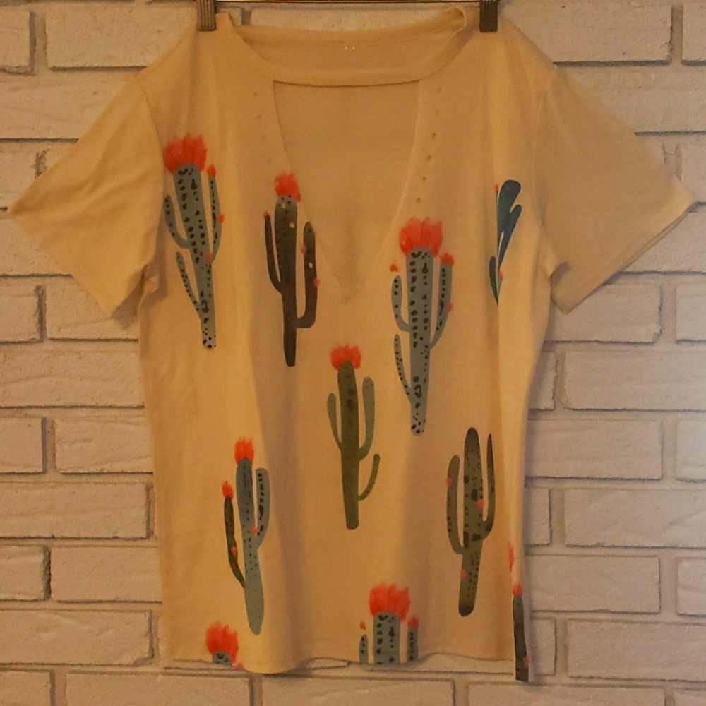 Cactus cut design V-neck detail shirt medium